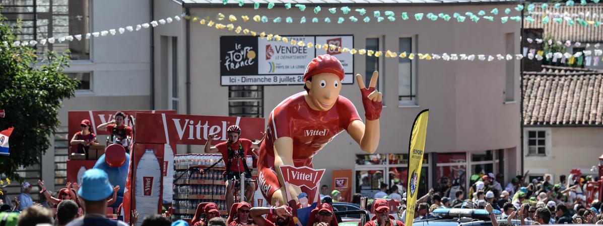 Pourquoi aime-t-on autant la caravane du Tour de France