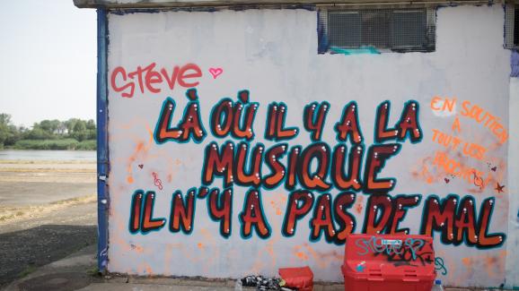 Un graffiti, près de l\'endroit où Steve a disparu le 21 juin 2019.&nbsp;