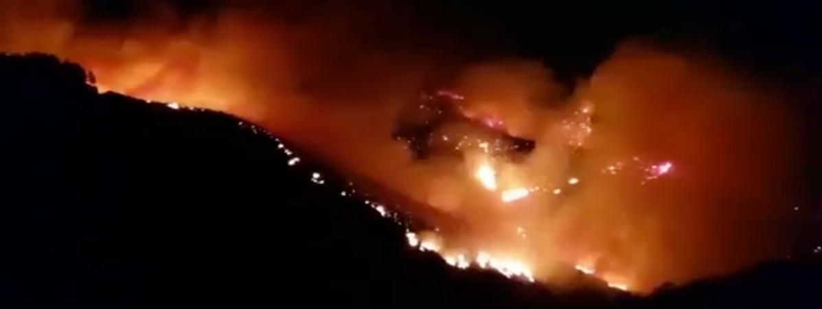 Une photo de l\'incendie sur l\'île Grande Canarie entre les villages de&nbsp;Juncalillo et Pinos de Galdar, le 11 août 2019.&nbsp;