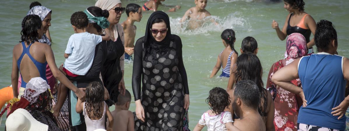 A La Nouvelle Piscine De Rabat Les Marocaines Fuient Le