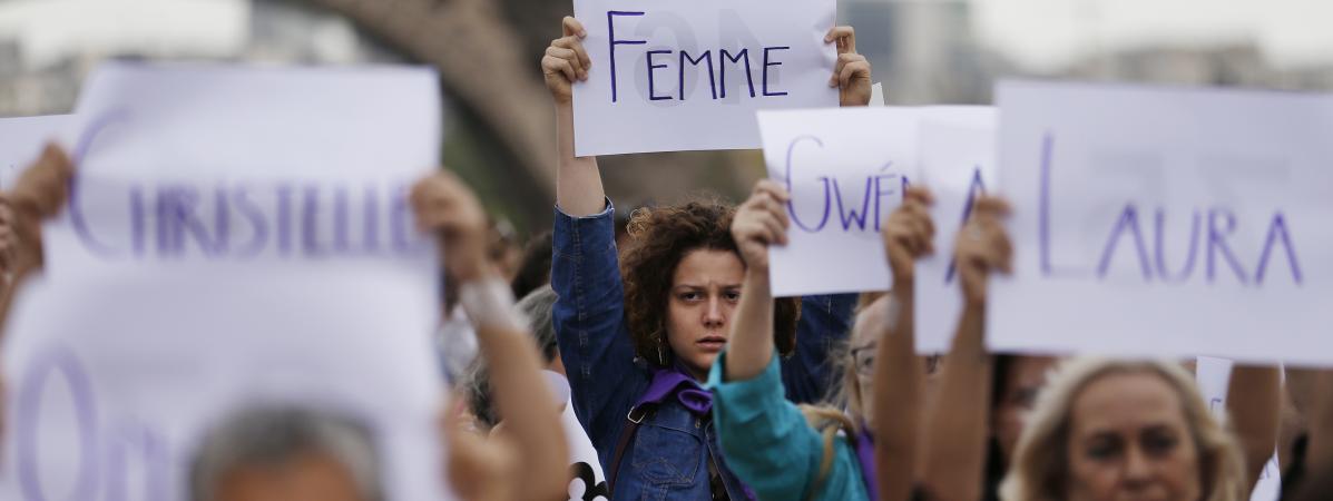 Des militantes du collectif #NousToutes, réunies le 1er septembre 2019 au Trocadéro, à Paris, pour dénoncer le 100e féminicide de l\'année.&nbsp;