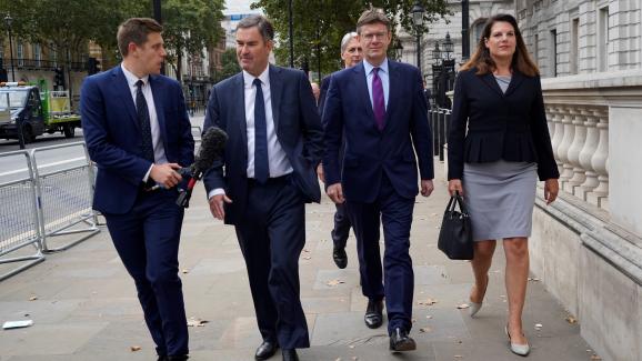 Les députés conservateurs \"rebelles\" (de gauche à droite) David Gauke, Philip Hammond, Greg Clark et Caroline Noakes, s\'apprêtent à s\'entretenir avec Boris Johnson, le 3 septembre 2019.&nbsp;