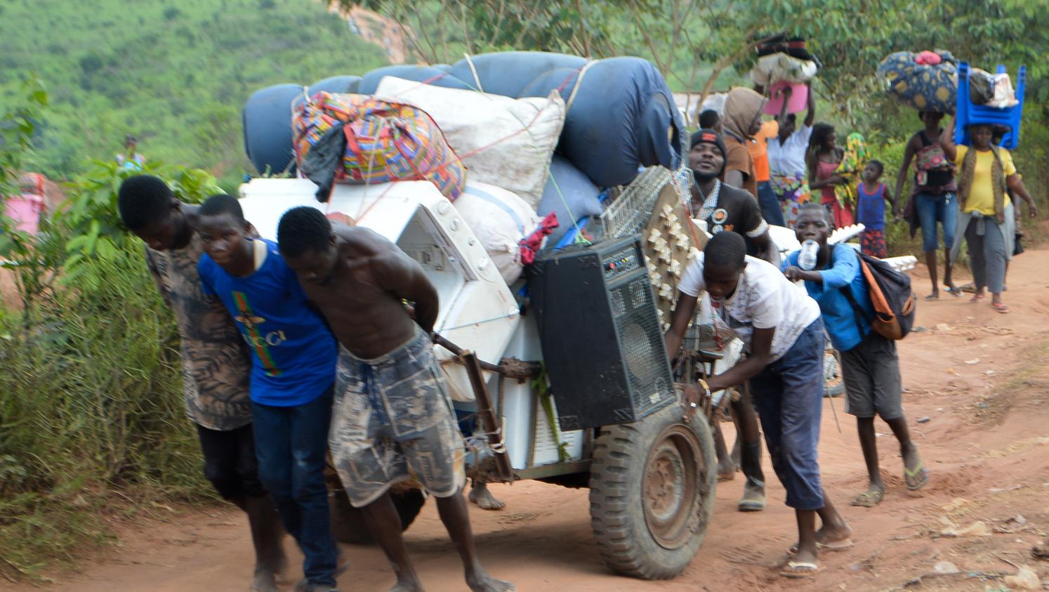 Angola : 500 000 Migrants Clandestins Expulsés En Un An, Selon Les ...