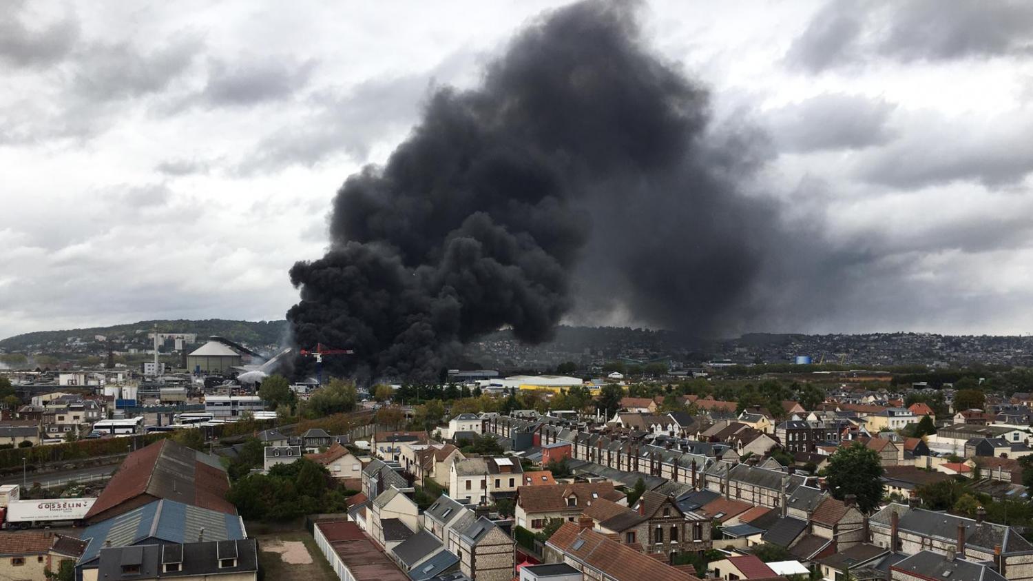 DIRECT. Le Foyer Principal De L'incendie Dans L'usine Lubrizol De Rouen ...