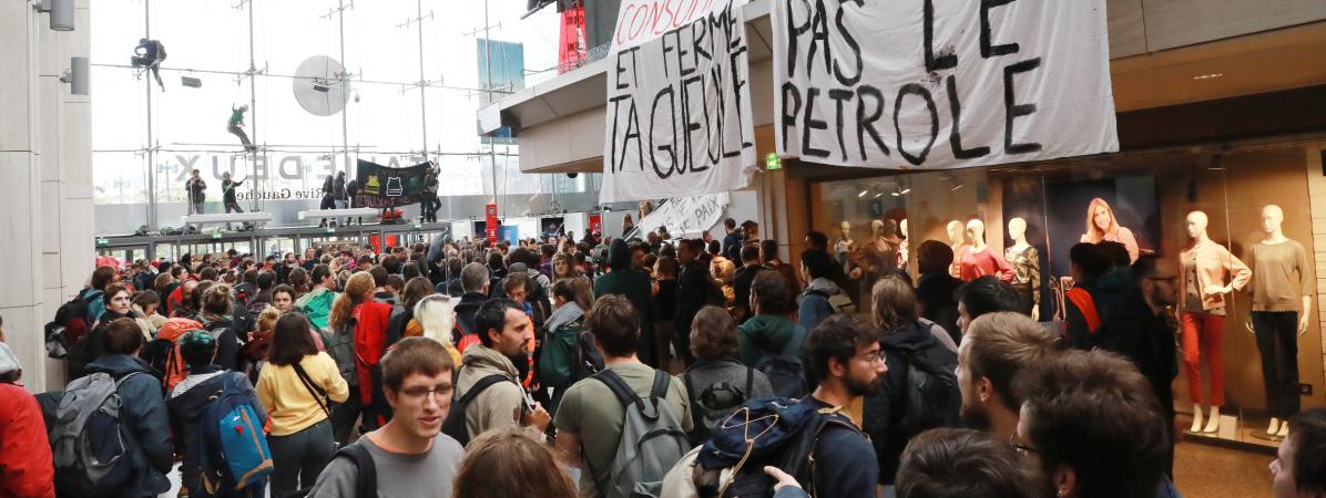 Video Des Militants Pour Le Climat Et Des Gilets Jaunes