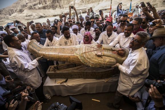 L\'un des sarcophages découverts la semaine dernière à Assasif, près de Louxor, dans la Vallée des rois, et montré ce samedi 19 octobre.