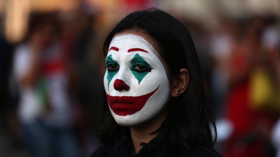 Une manifestante au Liban, avec un maquillage du Joker, le 19 octobre 2019.