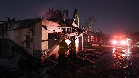 Une maison détruite par le \"Tick Fire\" à Agua Dulce, en Californie (Etats-Unis), le 25 octobre 2019.