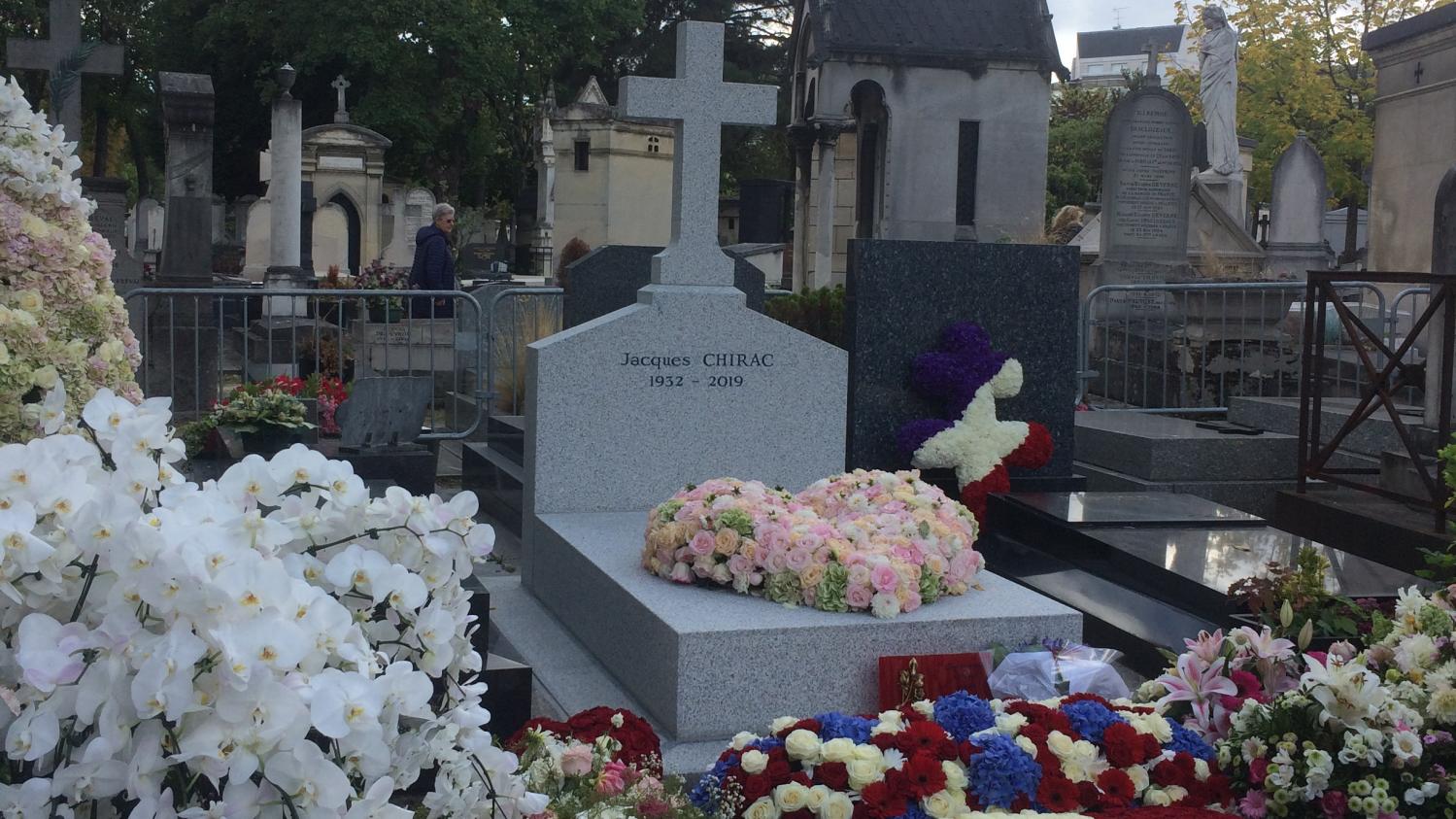 "C'est ma jeunesse" : au cimetière du Montparnasse, ils se recueillent