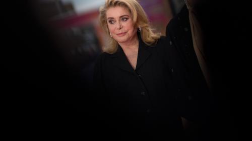 Catherine Deneuve pleine d'autodérision dans une publicité