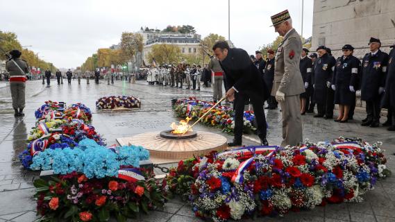 VIDEO. 11-Novembre : Emmanuel Macron Rend Hommage Aux Soldats Tombés ...