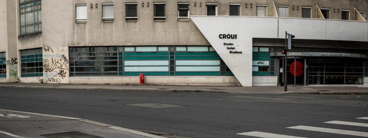 Le jeune homme s\'est immolé par le feu devant le bâtiment du Crous de Lyon (Rhône), le 10 novembre 2019.