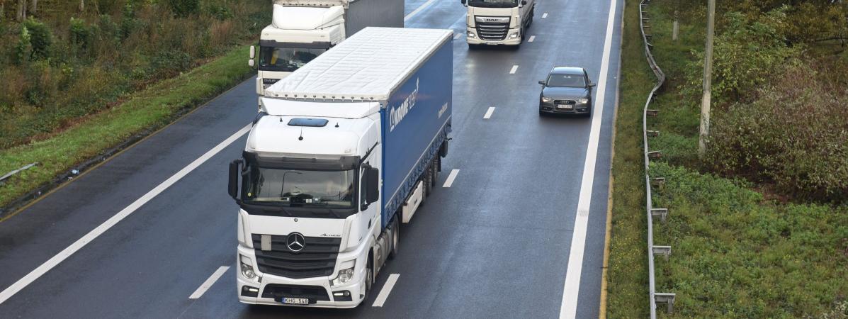 Les malfaiteurs prenaient en chasse le camion dès sa sortie de l\'entrepôt de fret.