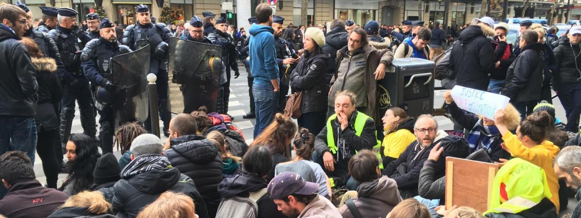 Videos Gilets Jaunes Les Galeries Lafayette à Paris