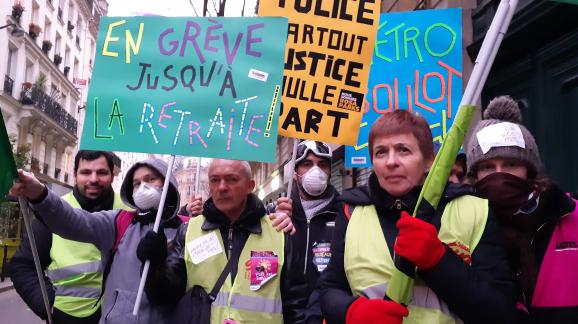 Des militants du syndicat Sud dans la manifestation parisienne contre la réforme des retraites, le 5 décembre 2019.