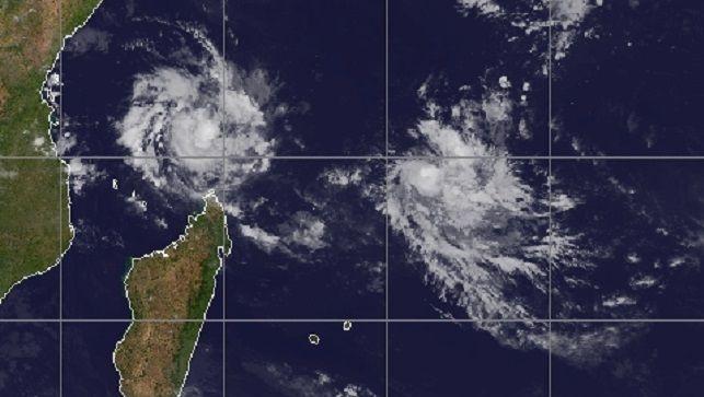 Mayotte : Le Cyclone Belna Gagne En Intensité, Des Renforts De La ...