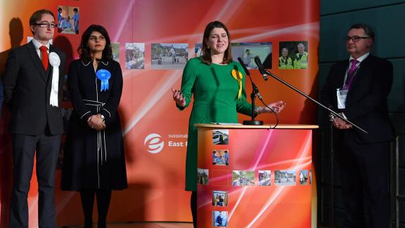 La chef de file des Lib Dems, Jo Swinson, s\'exprime après&nbsp;avoir perdu dans la circonscription d\'East Dunbartonshire, au nord de Glasgow (Ecosse), le 13 décembre 2019.