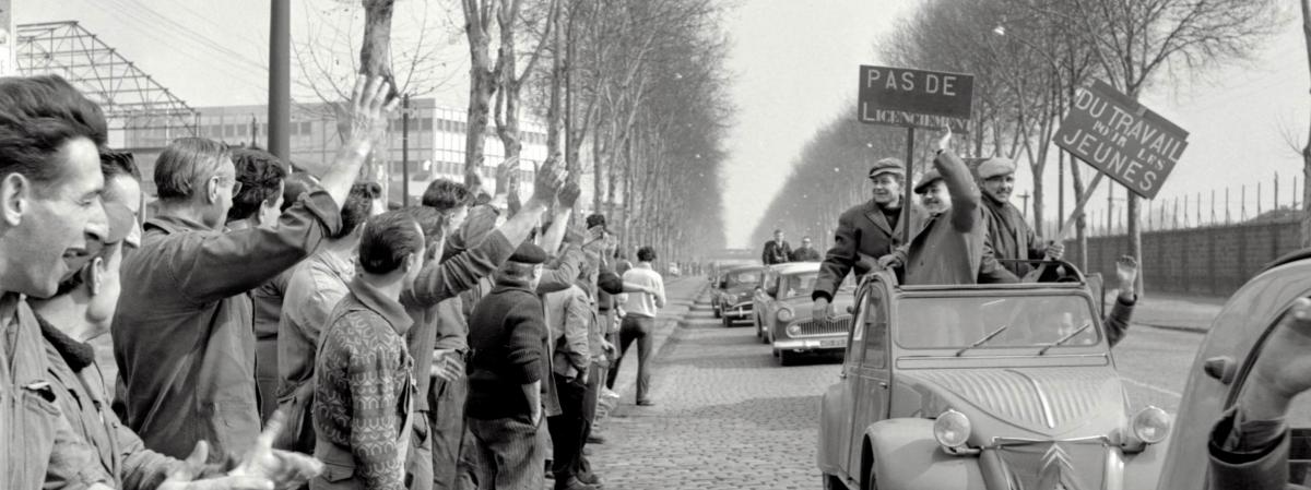 Les mineurs lorrains sont accueillis en héros par les ouvriers de Bobigny (Seine-Saint-Denis), le 13 mars 1963. 