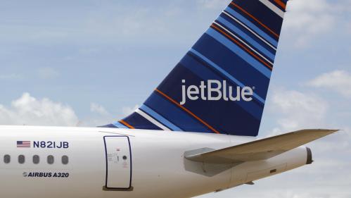 La compagnie américaine JetBlue va compenser les émissions polluantes de tous ses vols intérieurs