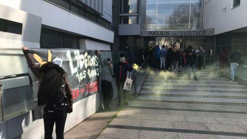 Saccage du péage de Narbonne en marge d'une manifestation de 