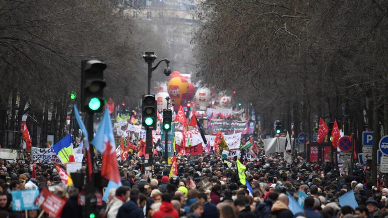 Direct Greve Du 9 Janvier 44 000 Manifestants Ont Defile A Paris Selon Le Cabinet Occurrence 56 000 Selon Le Ministere De L Interieur Et 370 000 Selon La Cgt