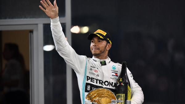 Feux en Australie : le champion de F1 Lewis Hamilton promet 500 000 dollars