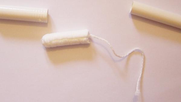 Choc toxique : une adolescente belge décède à cause d'un tampon hygiénique