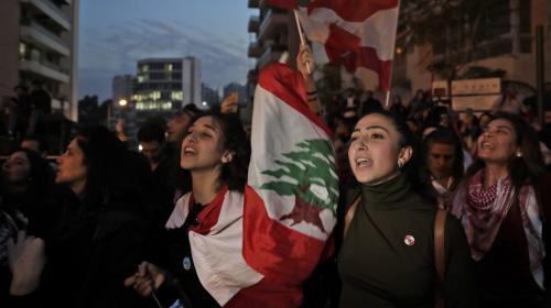 Liban : la contestation entre dans son quatrième mois, des manifestants bloquent les routes