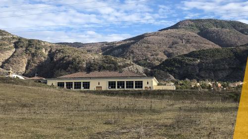 ENQUETE FRANCEINFO. Boulodrome à un million d'euros, salle des fêtes surdimensionnée... Quand les maires sont gagnés par la folie des grandeurs