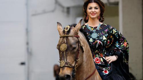 La haute couture de Franck Sorbier vibre au rythme du Mexique, des guitares et des chevaux