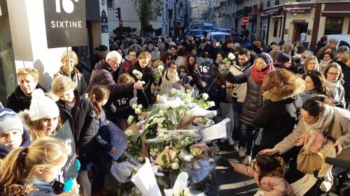 Paris : 200 personnes ont participé à une marche blanche en hommage à Sixtine, onze ans, renversée par un camion, début janvier