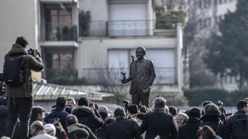 Une statue en l'honneur de Goscinny inaugurée à Paris