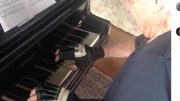 Mon info. Un pianiste retrouve sa dextérité grace à des gants bioniques