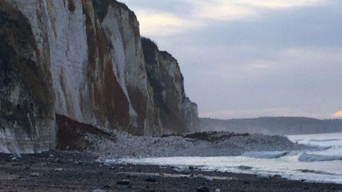 Seine-Maritime : un pan de falaise s'éboule sur la plage à Dieppe