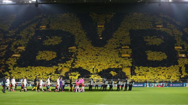 Ligue des champions : après la défaite des Parisiens, les supporters du PSG se lâchent sur les réseaux sociaux