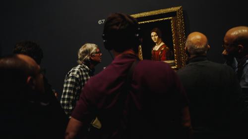 Nocturnes de l'exposition Léonard de Vinci au Louvre : ambiance feutrée pour les visiteurs de la nuit