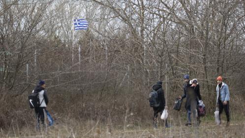 VIDEO. Des migrants se pressent vers la Grèce après l'ouverture de la frontière par la Turquie