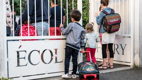 Coronavirus Covid-19 : tous les voyages scolaires à l'étranger sont suspendus, annonce le ministère de l'Éducation nationale