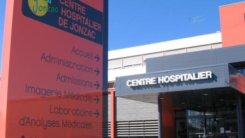 Charente-Maritime : l'hôpital de Jonzac suspend un médecin condamné pour détention d'images pédopornographiques après les révélations de franceinfo