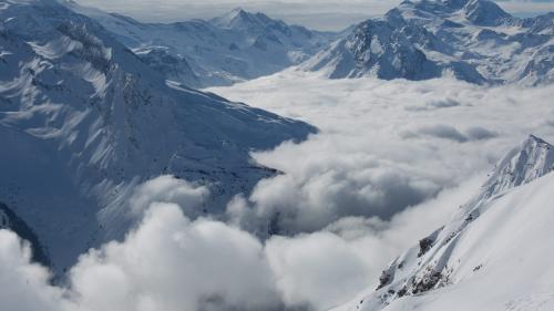 Savoie : un skieur hors piste meurt dans une avalanche à La Plagne