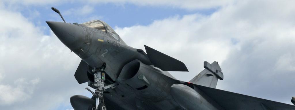 Un Rafale au large de l\'île de Chypre, le 10 février 2020. 