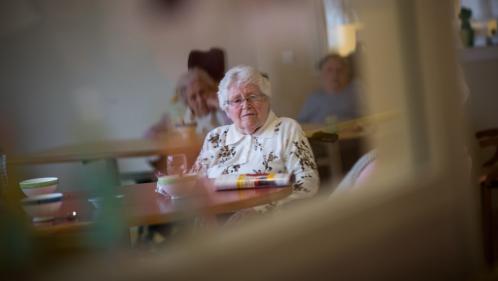 Santé : la marche à deux, bénéfique aux personnes âgées ?