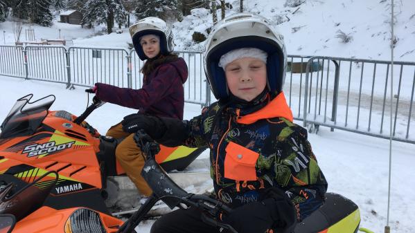 Mômes trotteurs. Patinoire, crêpes et scooter des neiges à La Bresse, dans les Vosges