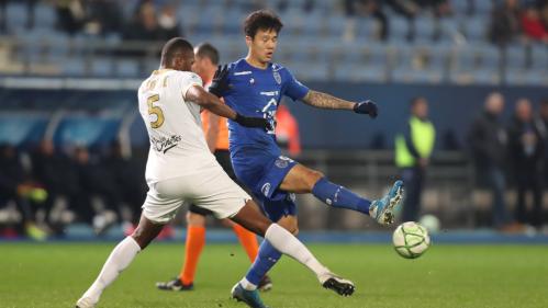 Un joueur de Troyes, en Ligue 2, testé positif au coronavirus, le premier footballeur professionnel contaminé en France