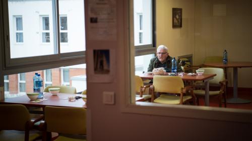 Coronavirus : comment les Français s'organisent pour lutter contre l'isolement des personnes âgées