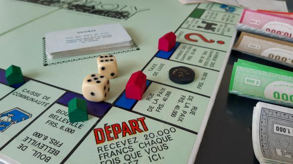 Ma Vie De Confinee Ma Partie De Monopoly Virtuelle Avec Mes Voisins