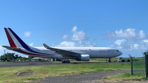 Coronavirus : l'avion présidentiel livre trois tonnes de matériel pour le centre hospitalier de Mayotte