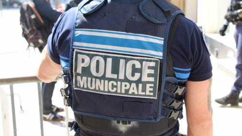 Manque de masques chez les policiers : le syndicat Vigi porte plainte contre plusieurs responsables de la police et ministres