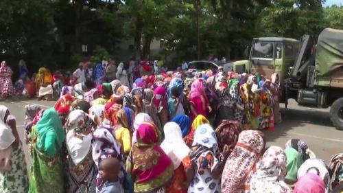 Mayotte : la distribution d'aide alimentaire donne lieu à des scènes de cohue