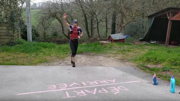 Confinement : une famille bretonne organise un trail dans son jardin pour en faire une vidéo parodique